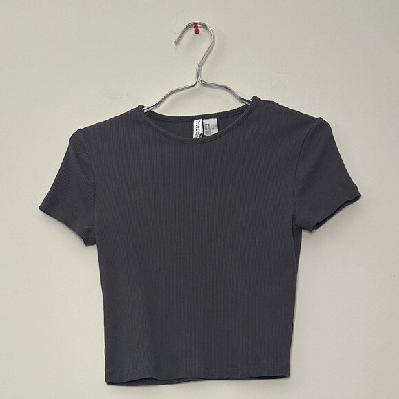 H&M Divided Ribbed Fitted Short Sleeve Crop Top Gray Size M - Picture 2 of 4